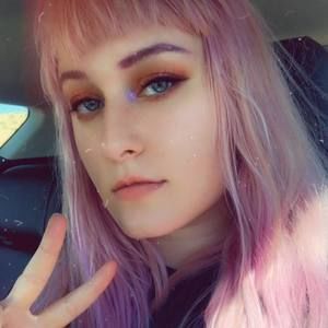 Meet your Posher, Maeve